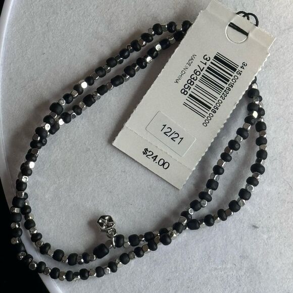 Express Set of 2 Stretch Beaded Bracelet in Black and Silver Tone - Picture 3 of 5